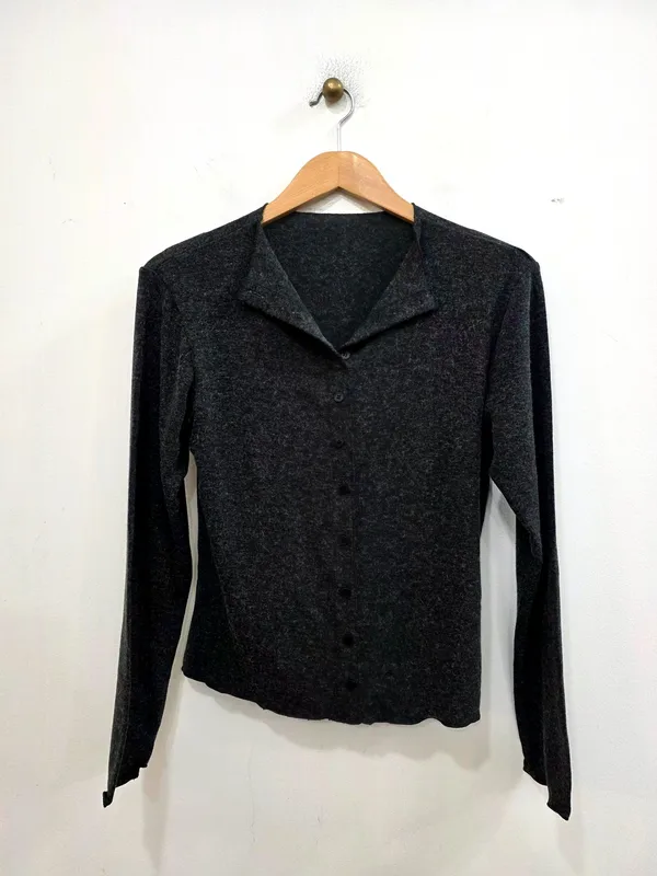 Minimalist Comfortable Women's Top, Perfect for Various Occasions