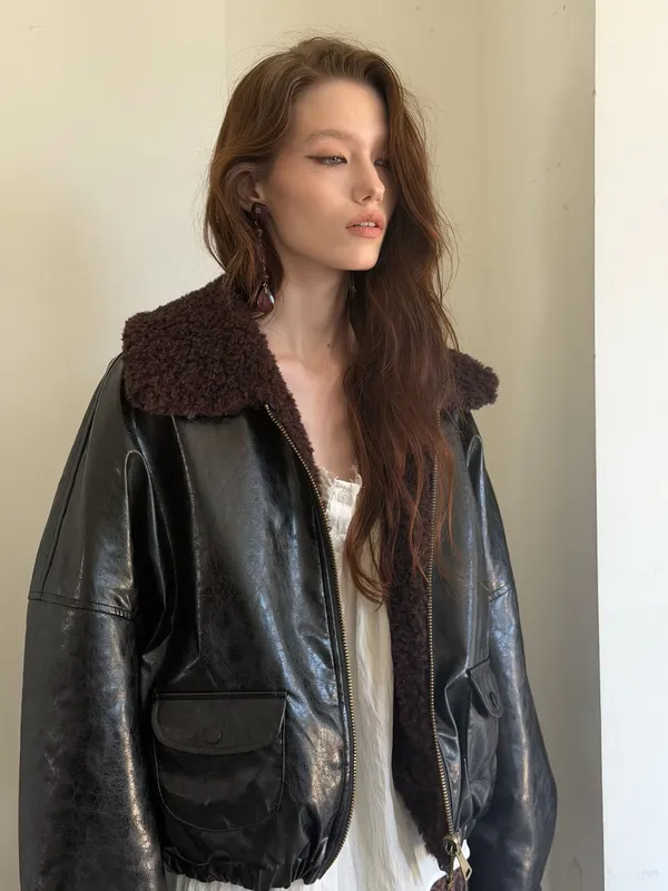 Stylish Women's Leather Jacket - The Perfect Blend of Elegance and Personality