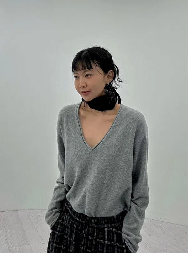 Stylish Gray V-Neck Women's Top - Comfortable and Versatile