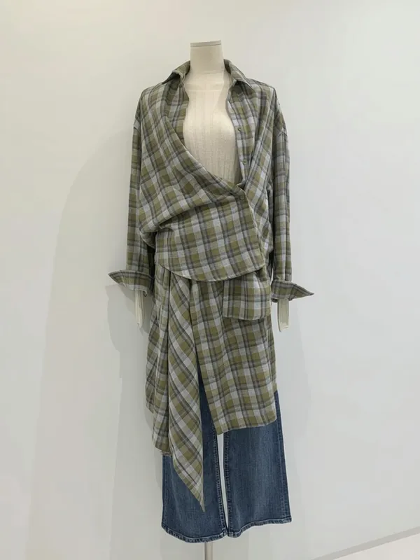 Stylish Plaid Women's Jacket - Elegant and Versatile