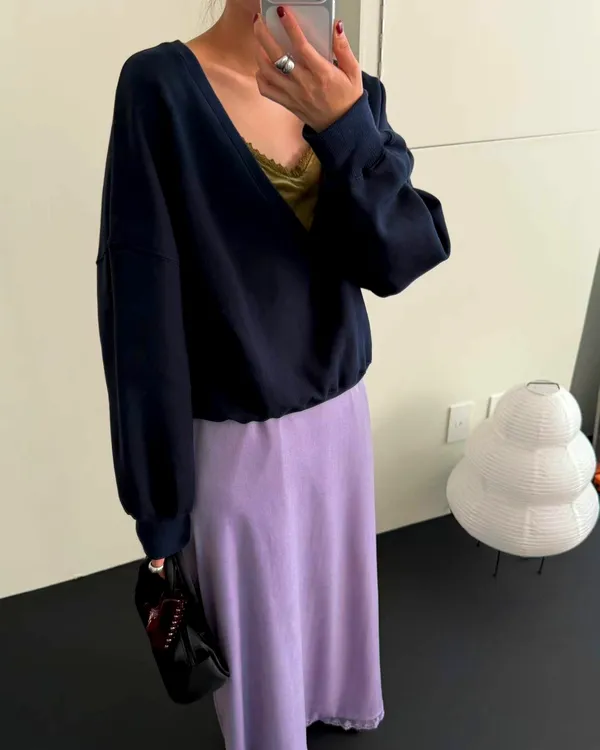 Loose V-Neck Sweatshirt, Fashionable and Versatile Women's Top