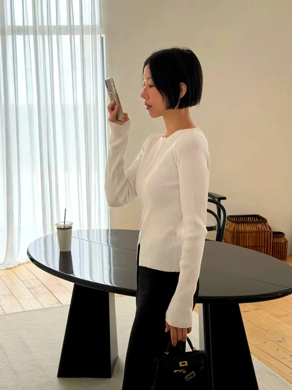 Stylish and Minimalist Knitted Cardigan for Women