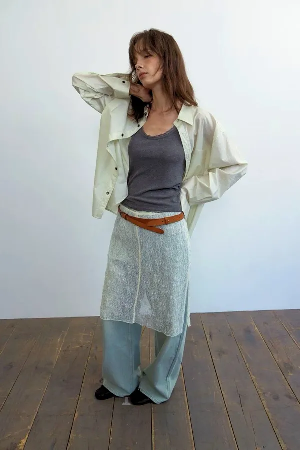 Minimalist Women's Top, Lightweight and Breathable for Spring and Summer