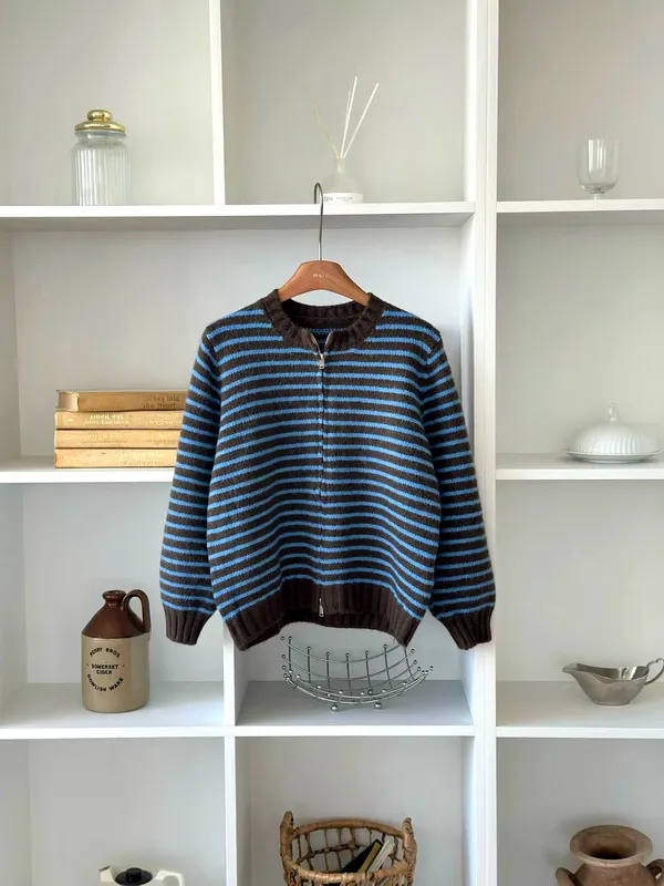 Fashionable striped sweater, comfortable and warm, suitable for autumn and winter outfits.