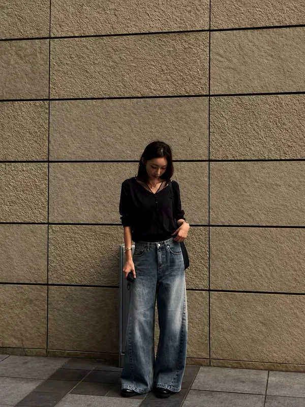 Minimalist Women's Top - Lightweight and Breathable, Perfect with Jeans