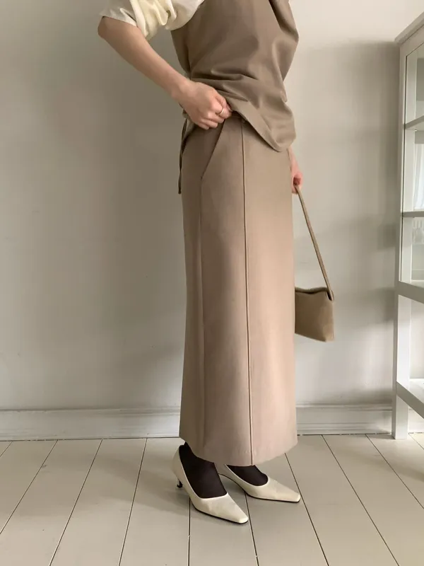 Elegant Long Dress to Showcase Feminine Charm