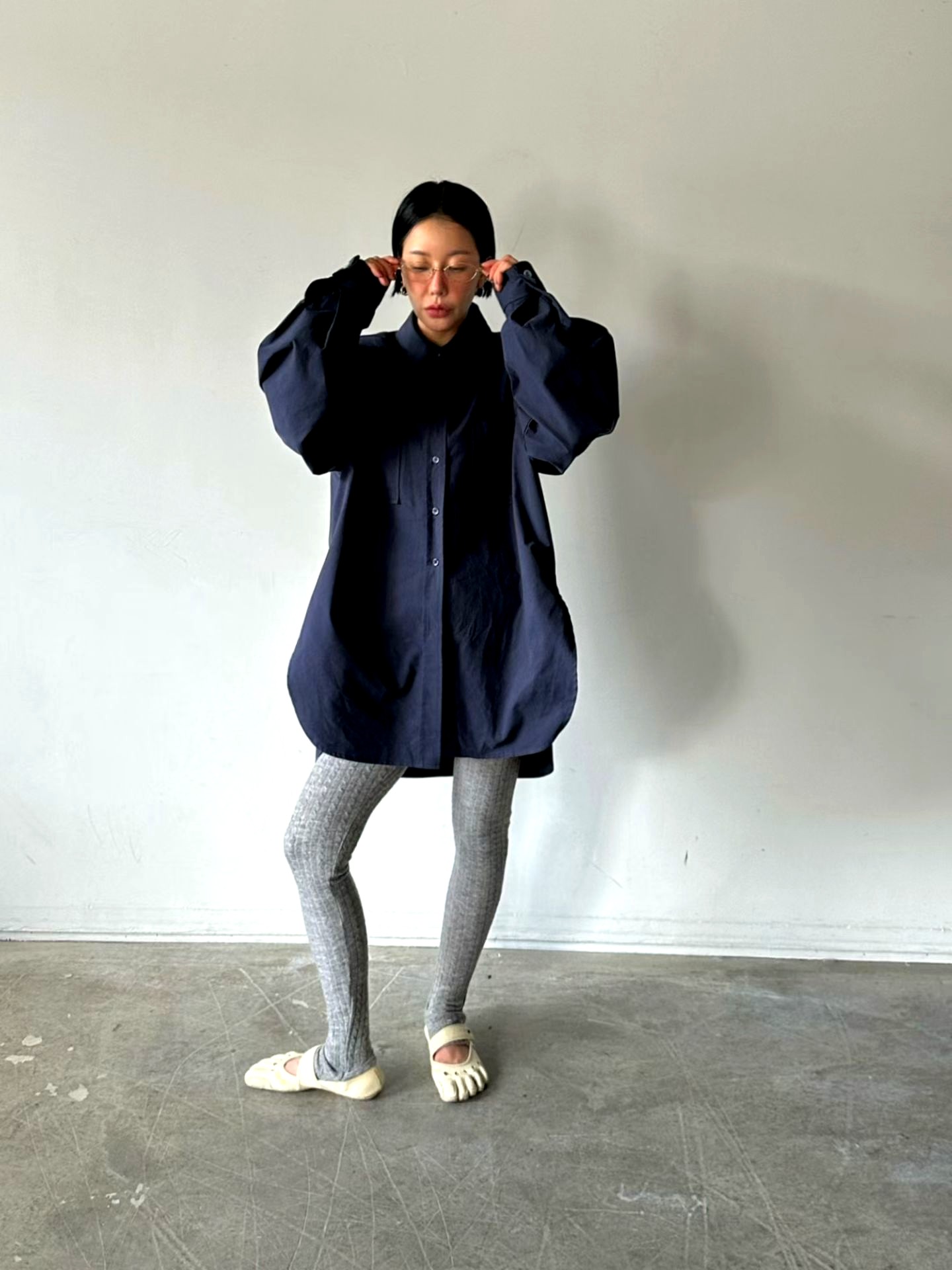 여유로운 핏의 셔츠, 우아한 매력, 다양한 장소에 적합
