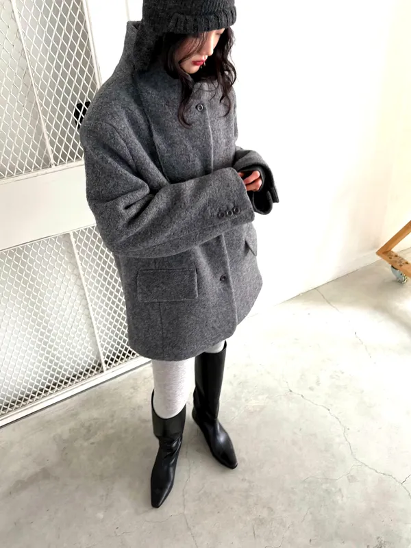 Stylish Gray Women's Coat, Warm and Comfortable, Perfect for Fall and Winter
