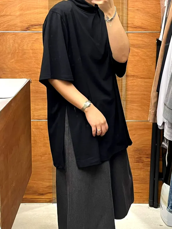 Minimalist Black Short Sleeve T-Shirt - Comfortable, Breathable, and Fashionable
