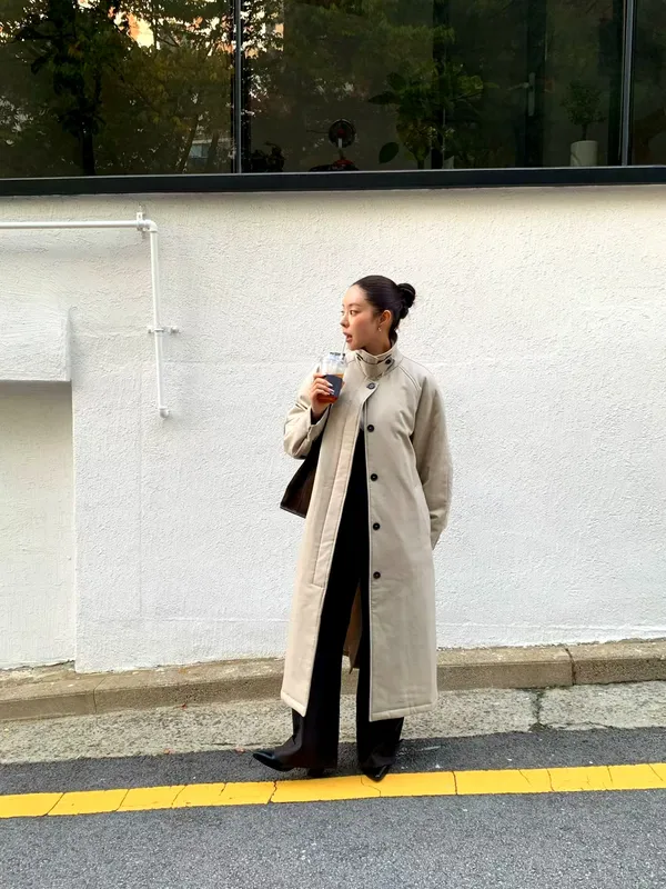 Stylish and Minimalist Women's Coat - Elegant and Perfect for Fall and Winter
