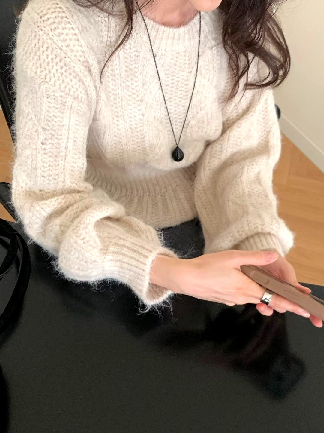๋ฐ๋ปํ๊ณ ํธ์ํ ๋ํธ ์ค์จํฐ, ๋ถ๋๋ฝ๊ณ ํผ๋ถ ์นํ์ , ์๋ฒฝํ ์กฐํ