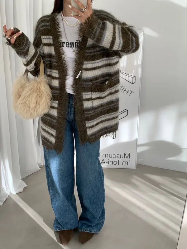 Stylish Striped Cardigan - Warm and Comfortable, Perfect for Any Outfit