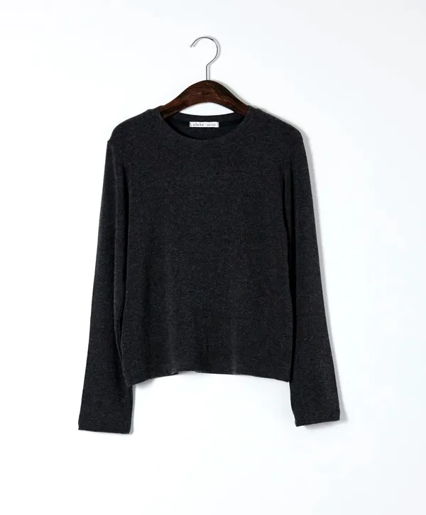 Minimalist Long Sleeve Women's Top, Comfortable and Versatile