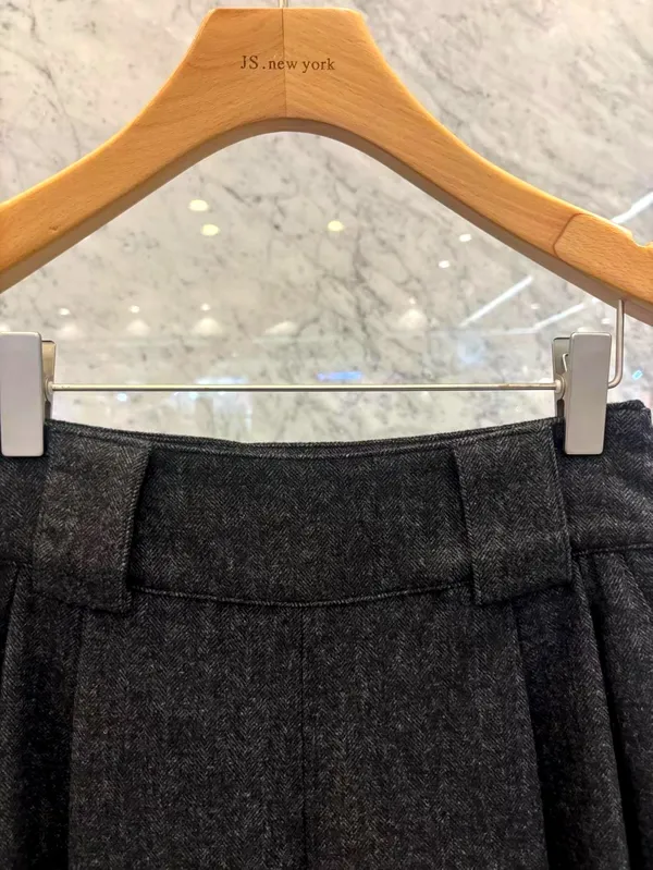 Stylish Versatile Women's Shorts - Elegant and Suitable for Any Occasion