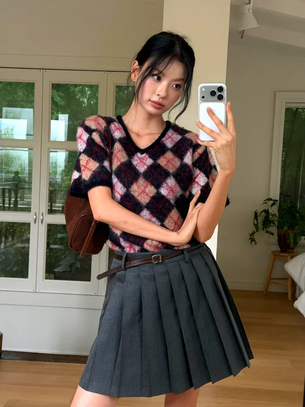 Stylish Plaid Knit Sweater - Comfortable and Versatile for Fall and Winter