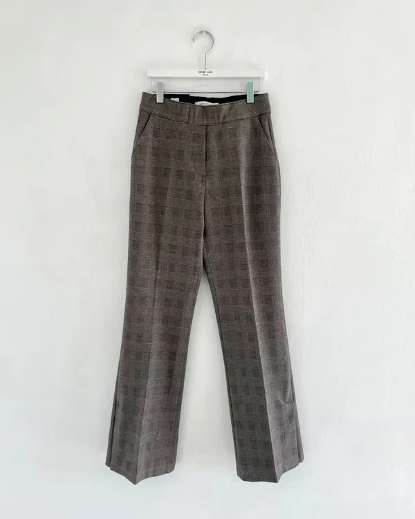 Stylish Plaid Women's Trousers with Elegant Slim Fit Design