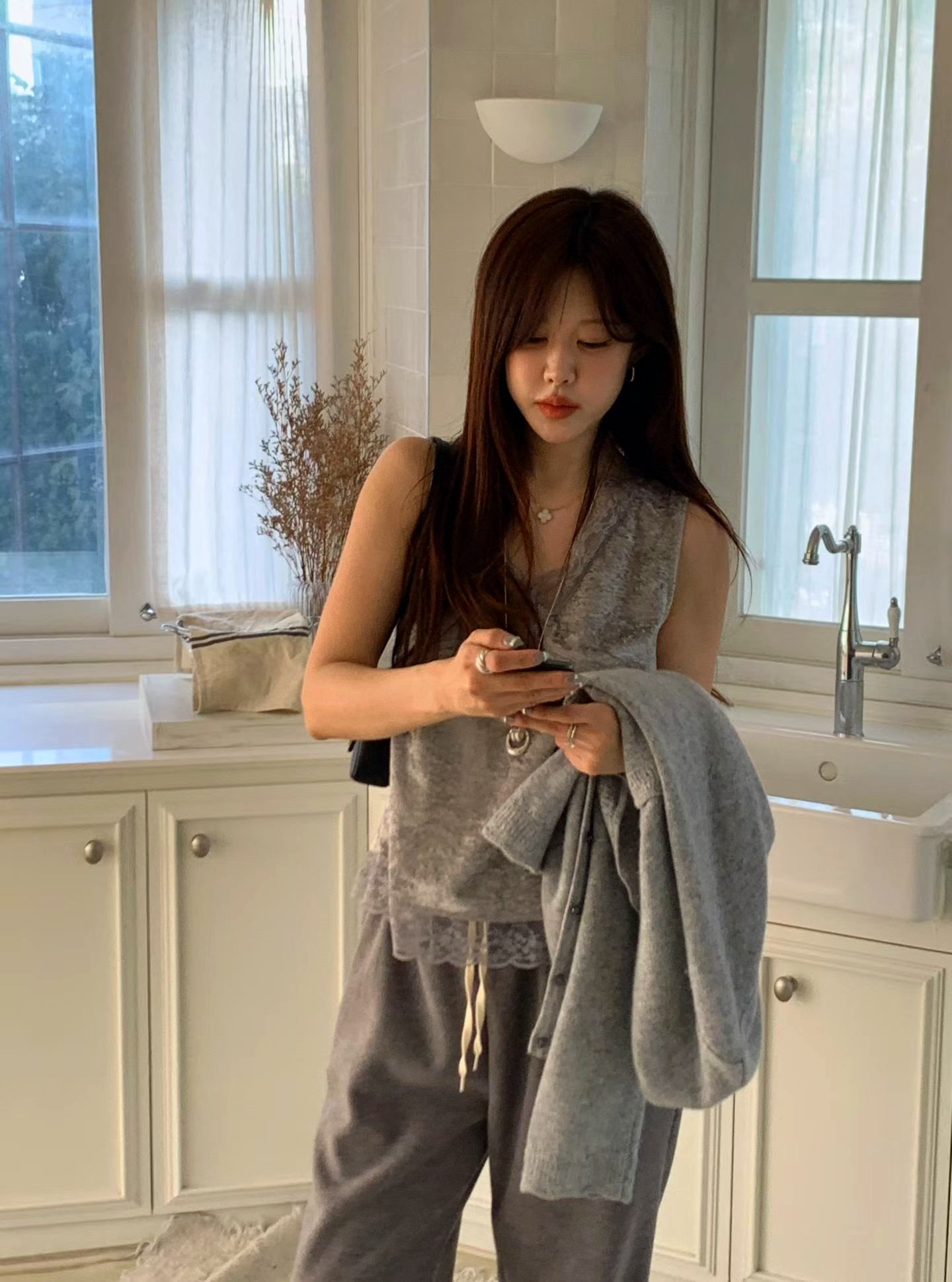 우아하고 편안한 여성용 캐미솔, 일상적인 스타일에 적합