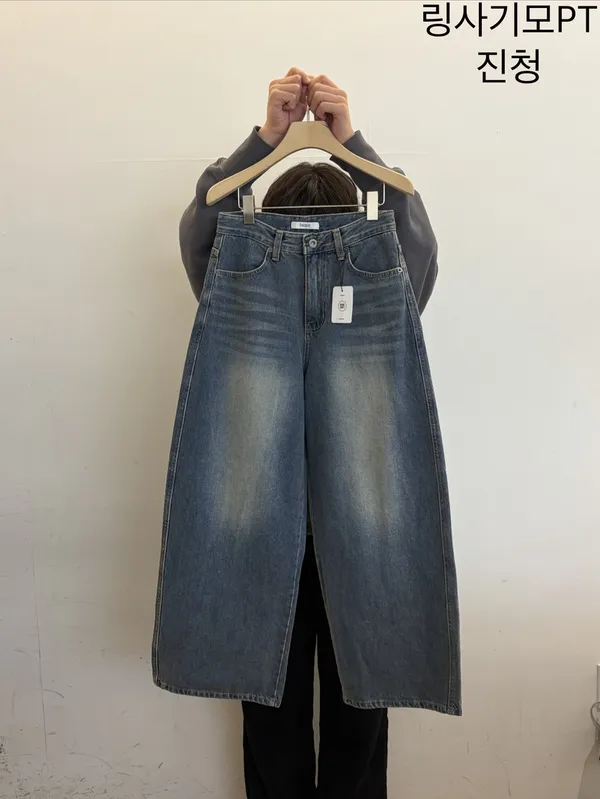 Trendy Loose High-Waisted Jeans to Showcase Your Unique Charm