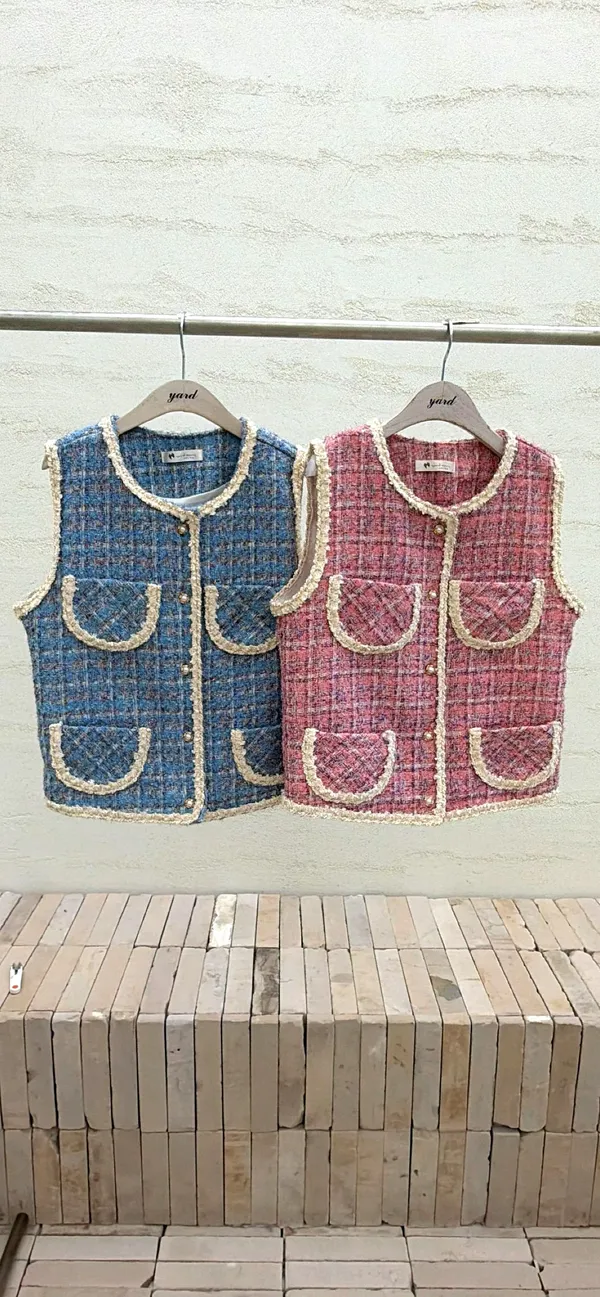 Trendy Casual Women's Top with Classic Plaid Design, Comfortable and Versatile