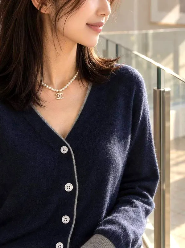 Elegant Cardigan: Soft and Comfortable Women's Top