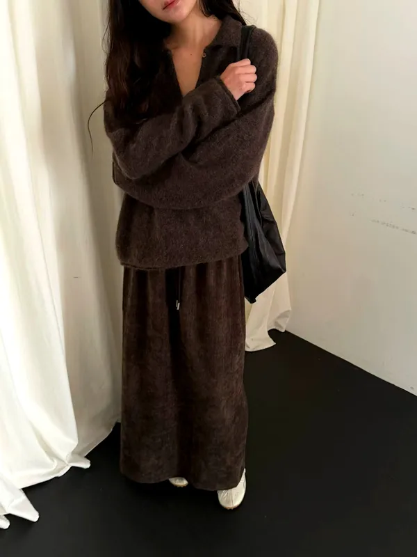 Elegant Long Skirt in Soft Tones, Perfect for Autumn and Winter Pairing