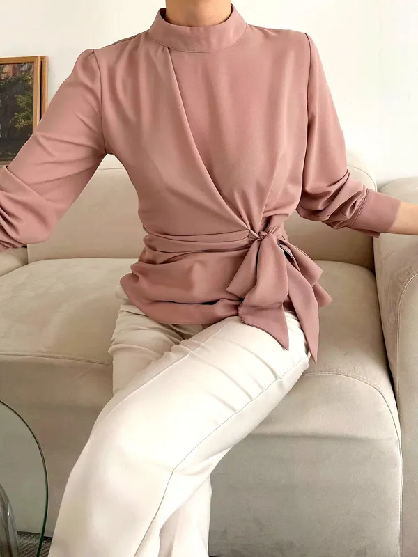 Elegant Women's Top, Minimalist Design for Any Occasion