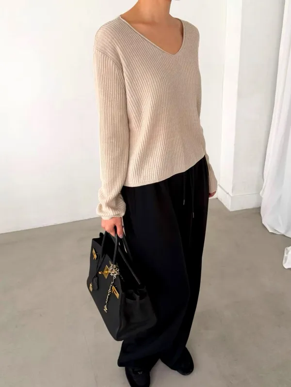 Minimalist Comfortable V-Neck Knit Top, Perfectly Paired with Casual Pants