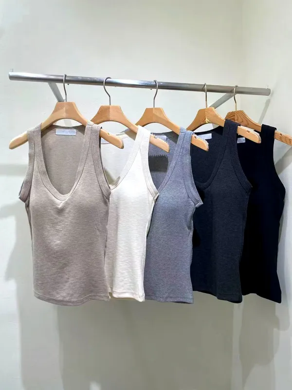 เสื้อกล้ามผู้หญิงสบายและเข้ากันได้กับทุกโอกาส
