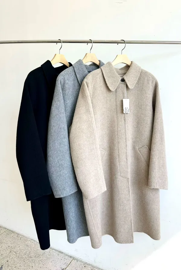Stylish and Minimalist Women's Coat - Warm, Comfortable, and Versatile