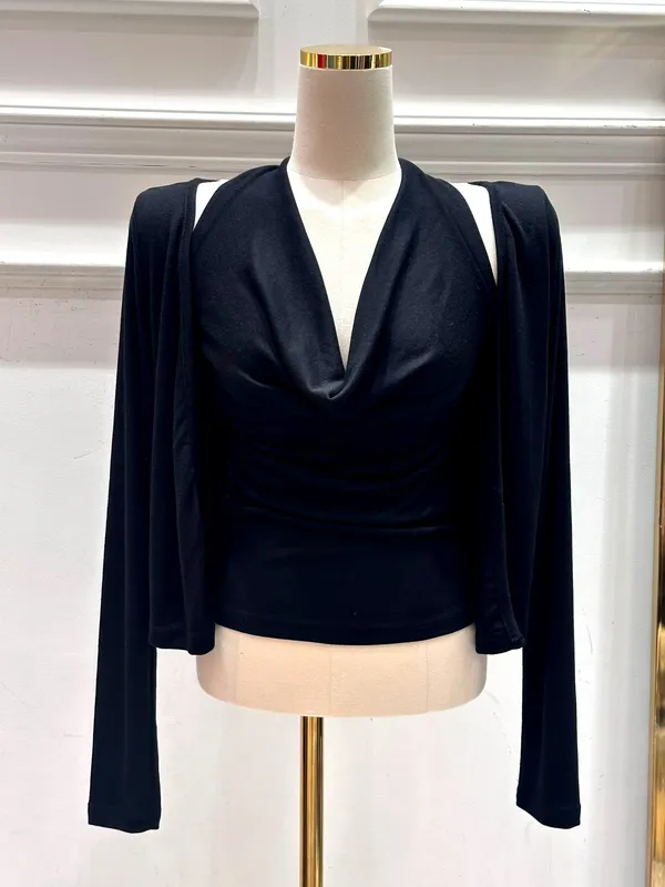 Atasan Wanita Hitam Bergaya dengan Reka Bentuk Bahu Terbuka yang Elegan