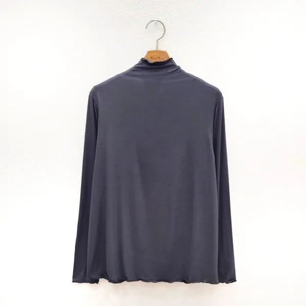 Stylish and Minimalist Women's T-Shirt - Comfortable and Breathable for Everyday Wear