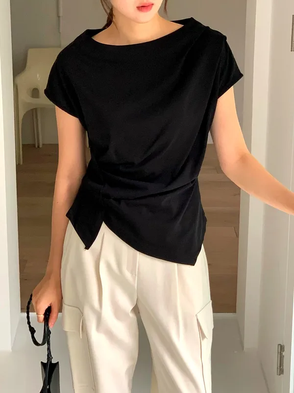 Stylish and Minimalist Women's Top, Comfortable and Versatile