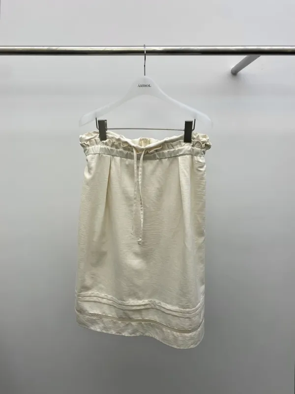 Elegant and Minimalist Sleeveless Dress Perfect for Summer Outfits