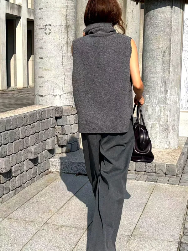 Elegant Gray Sleeveless High Neck Knit Top