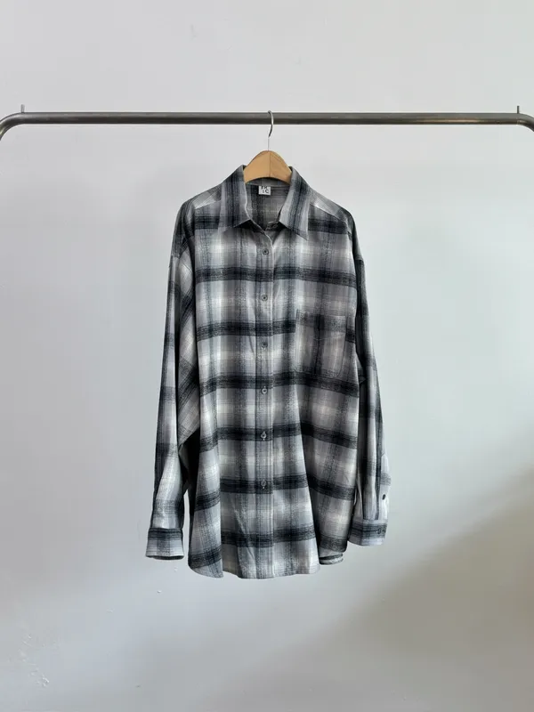 Stylish Plaid Shirt - Casual and Versatile