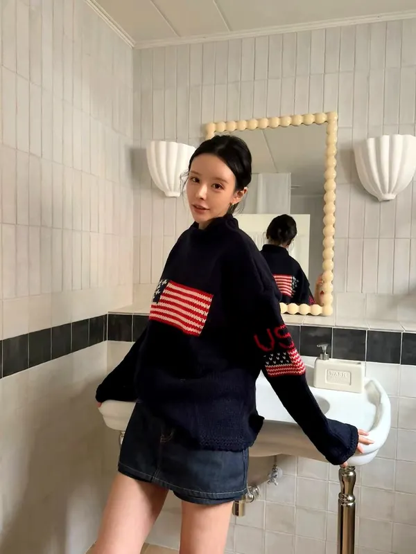 Stylish American Print Sweater - Comfortable and Versatile