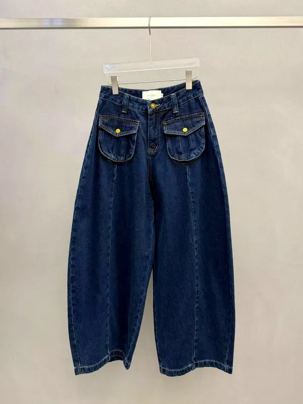 Stylish Loose-Fit Denim Jeans - Comfortable and Versatile for Everyday Wear