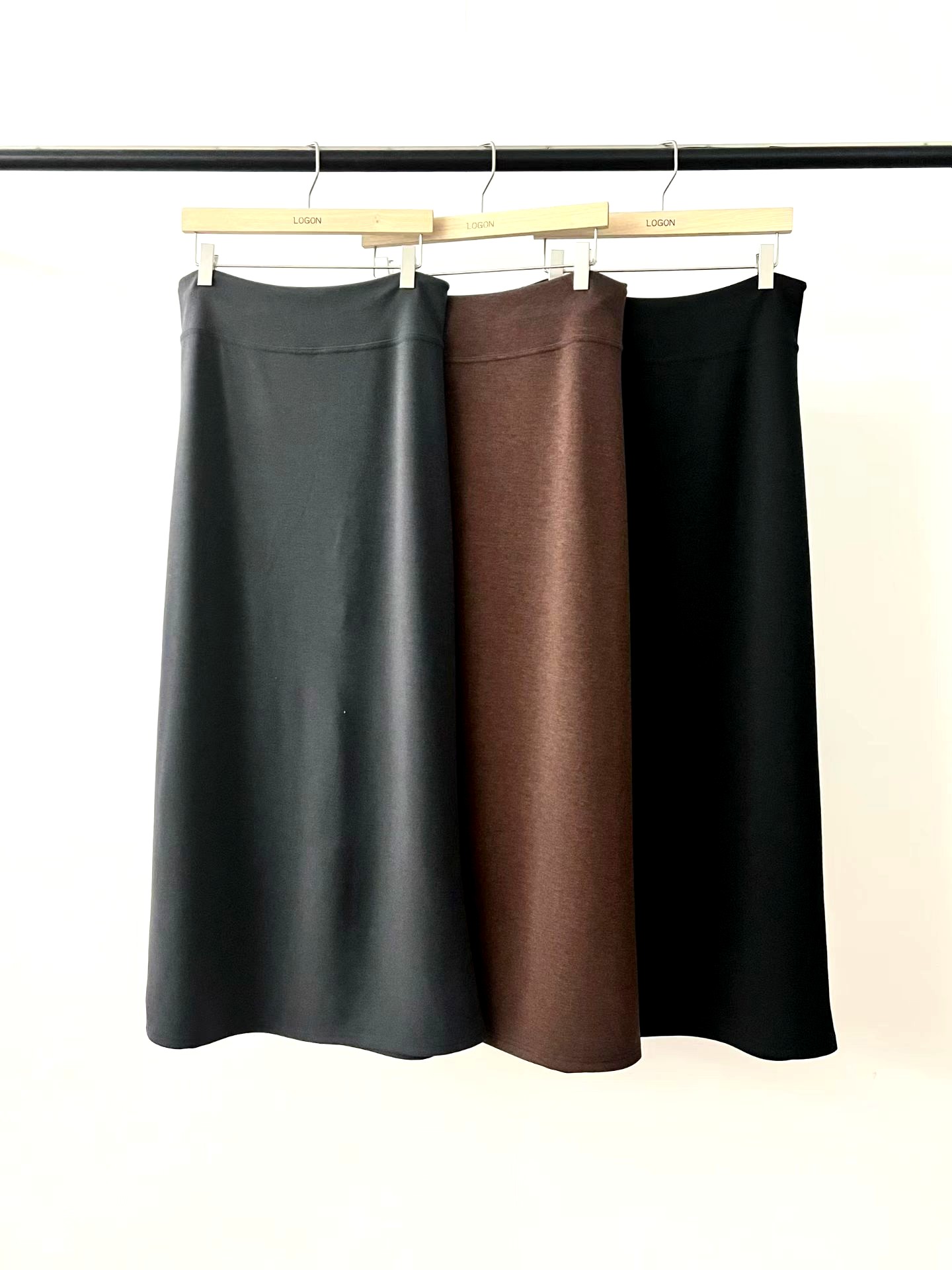 Elegant and Minimalist Women's Dress Suitable for Various Occasions