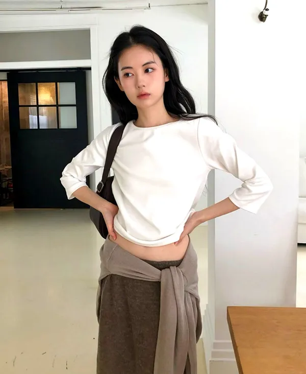 Minimalist Women's Top - Comfortable and Versatile
