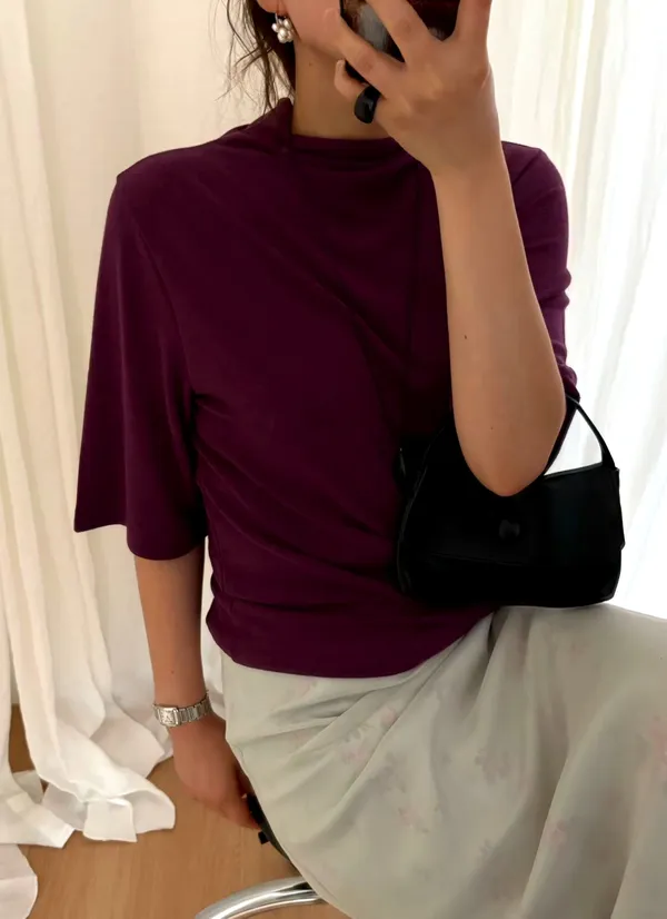Stylish and Minimalist Women's T-Shirt, Comfortable and Versatile
