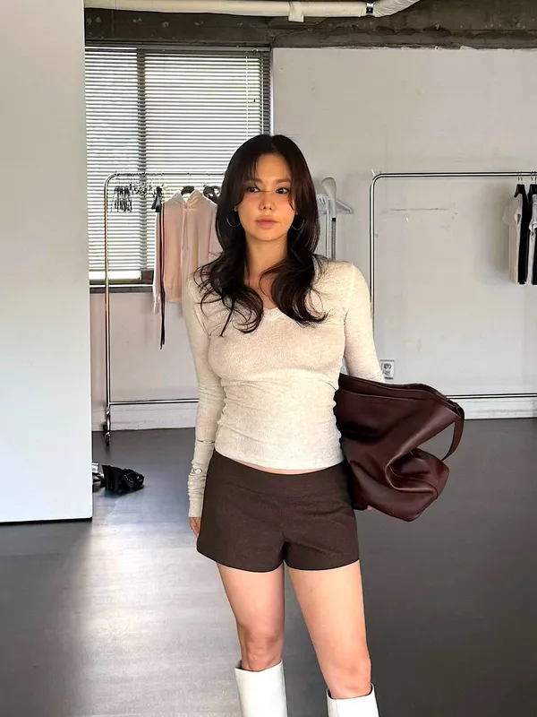 Stylish Slim-Fit Knitted T-Shirt for an Elegant Look