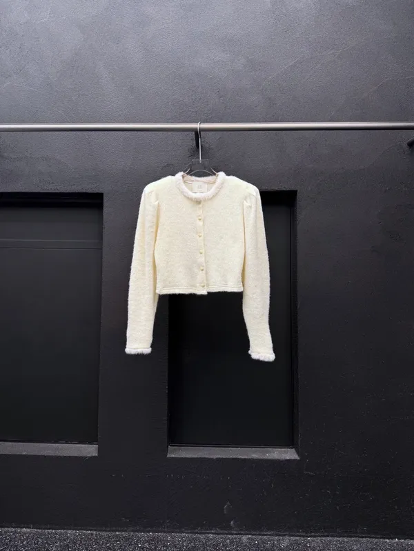 Elegant and Stylish Knitted Cardigan - Soft and Comfortable, Perfect for Any Outfit