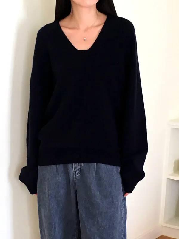 Simple and Stylish V-Neck Knit Top, Comfortable and Versatile