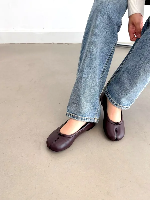 Stylish and Comfortable Women's Shoes with Elegant Flat Design - Apm Luxe RILLA
