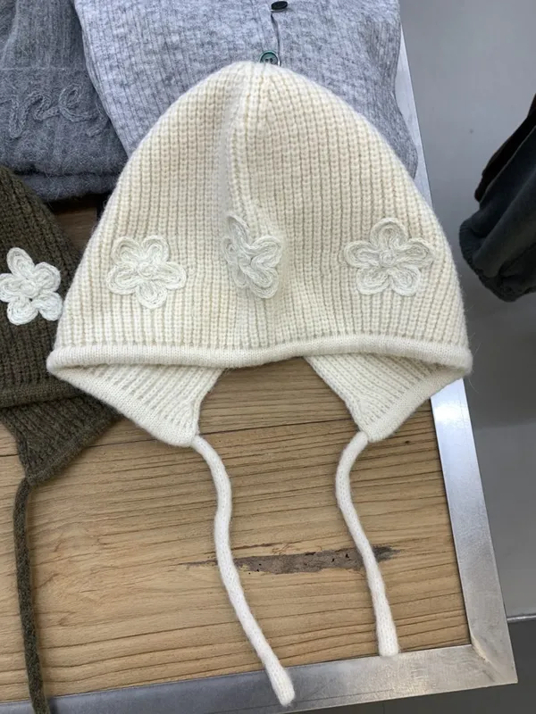 Stylish Floral Embroidered Warm Knit Beanie