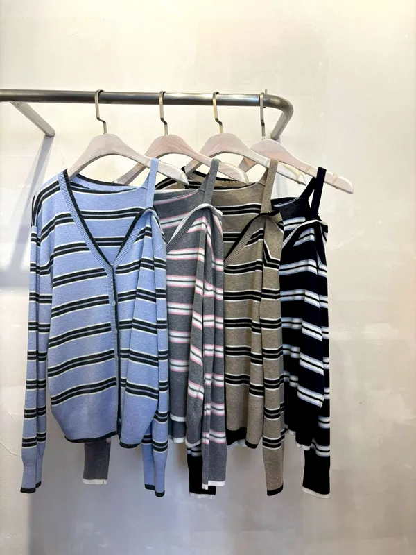 Stylish Striped Women's Top - Comfortable and Versatile