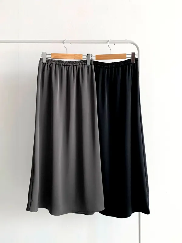 Elegant and Minimalist Women's Midi Skirt, Lightweight and Comfortable for Various Occasions