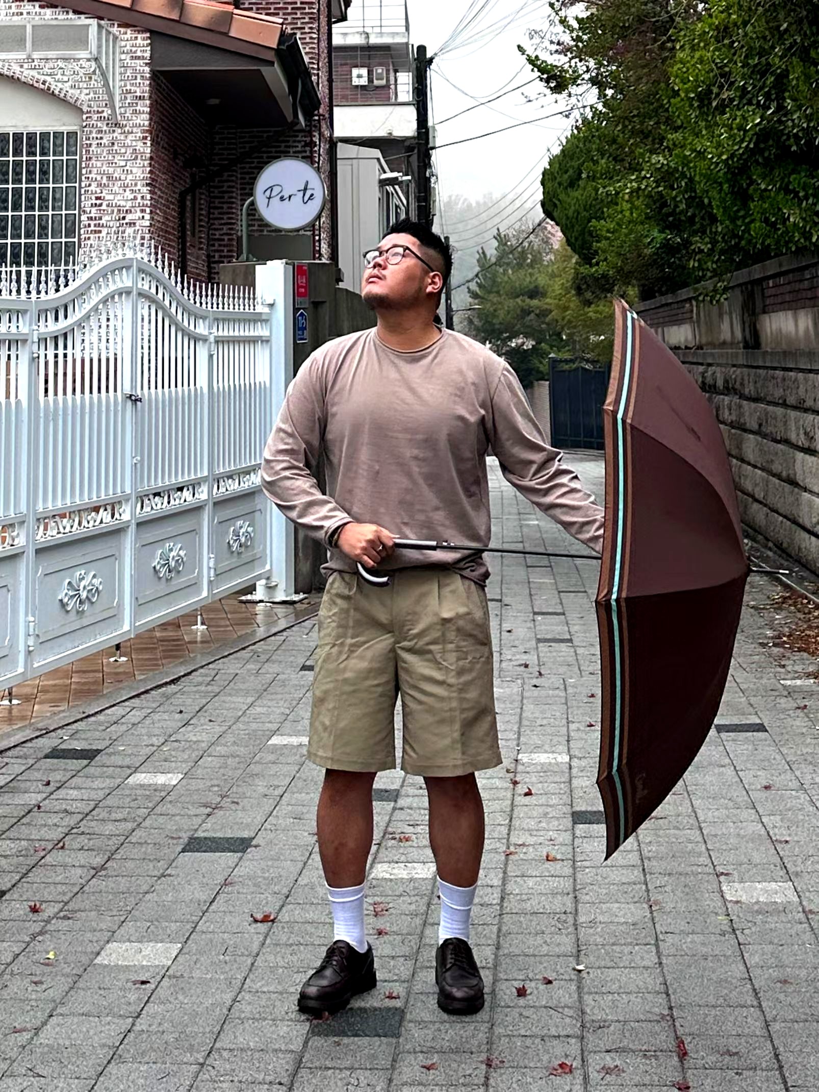 스타일리시하고 편안한 남성 긴팔 티셔츠, 다양한 상황에 적합