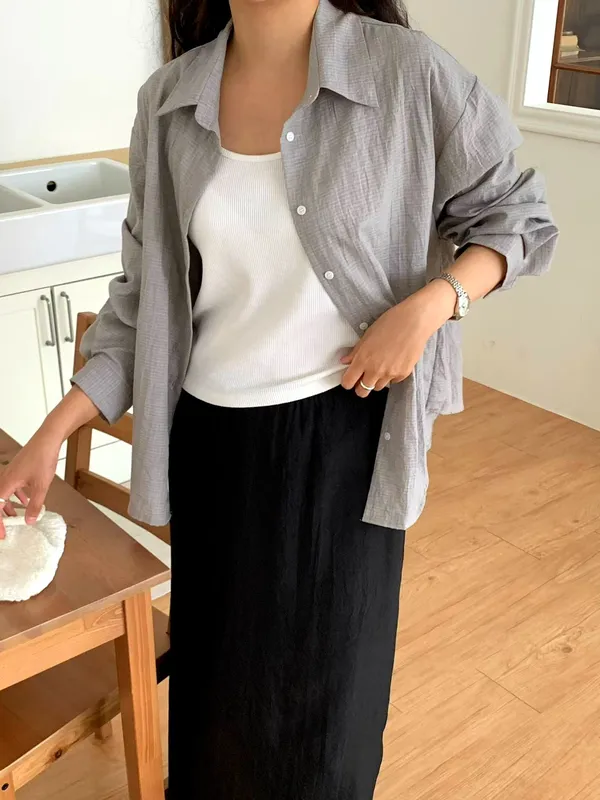 Minimalist Women's Top, Comfortable and Breathable for Spring and Summer