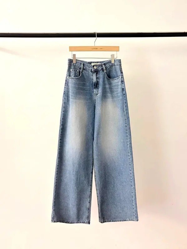 Stylish Loose-Fit Denim Jeans, Comfortable and Breathable, Perfect for Any Outfit